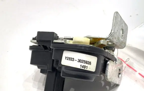 Jeep Grand Cherokee Tailgate exterior lock 