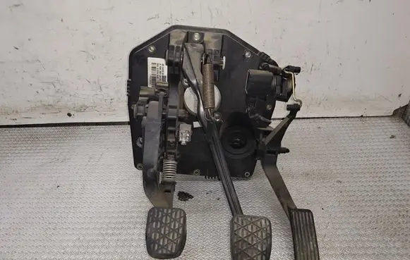 Mercedes-Benz Vaneo W414 Pedal assembly A1682900549 A1682902601