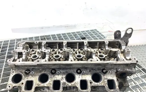 Volkswagen PASSAT B7 Engine head 03L103373J
