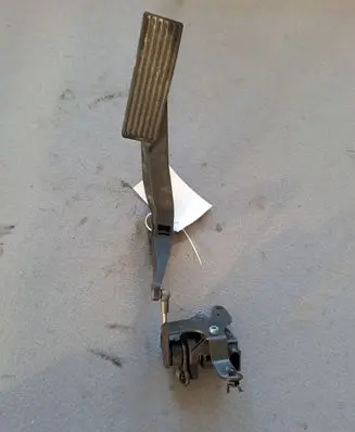 Mercedes-Benz A W168 Accelerator throttle pedal A0125423317 A1683000425