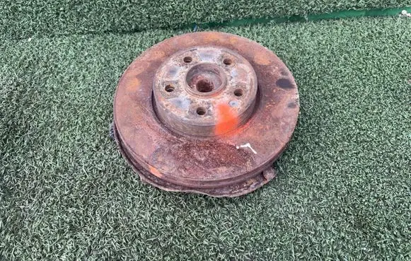 Mercedes-Benz Vito Viano W639 Front wheel hub spindle knuckle 6393320225