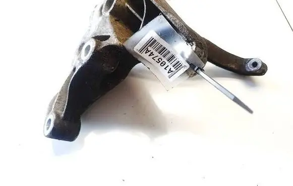 Engine mounting bracket
