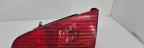 Peugeot 607 Tailgate rear/tail lights