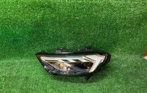 Audi A1 Headlight/headlamp 82A941033D 90106082