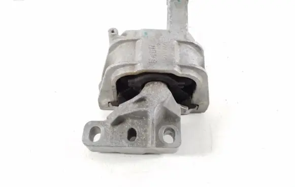 Volkswagen Tiguan Engine mount bracket 5N0199262M