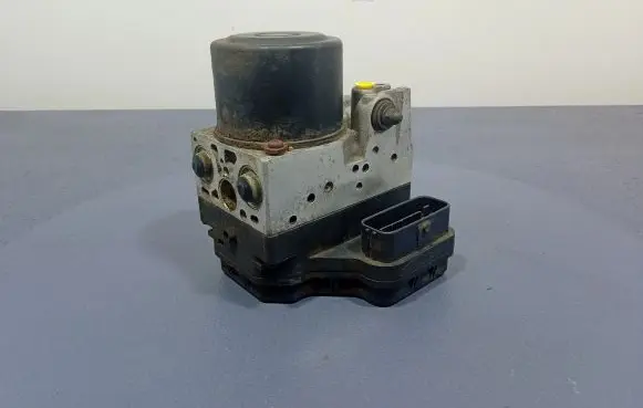 Toyota Avensis Verso ABS Pump 44540-44040