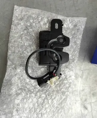 Volvo V70 Engine bonnet/hood lock/catch 31356007 31298608 31457174