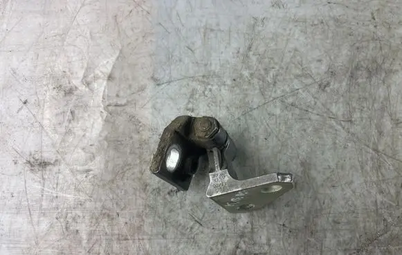 Volkswagen Golf Plus Rear door upper hinge