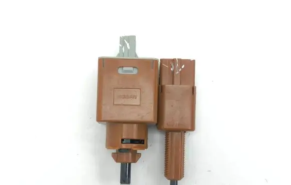 Nissan Qashqai J12 Brake pedal sensor switch