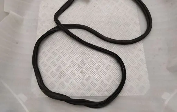 Mercedes-Benz CLS C257 Trunk rubber seal (body) A2577500300