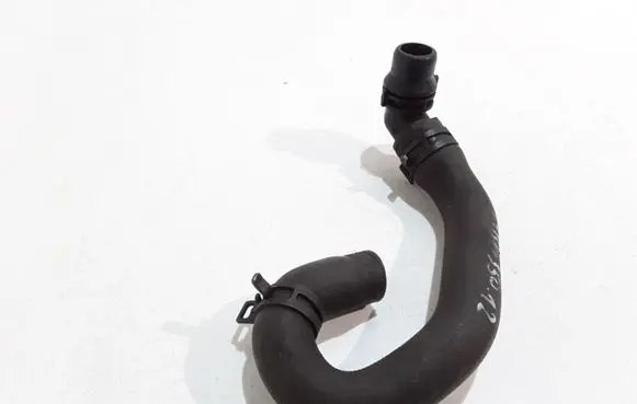 Mercedes-Benz E W212 Engine coolant pipe/hose