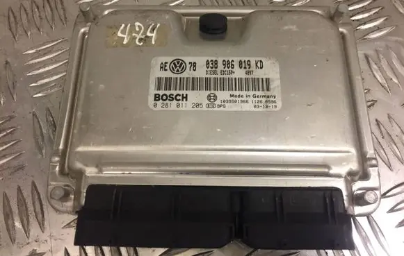 Volkswagen PASSAT B5.5 Engine control unit/module 038906019KD 474