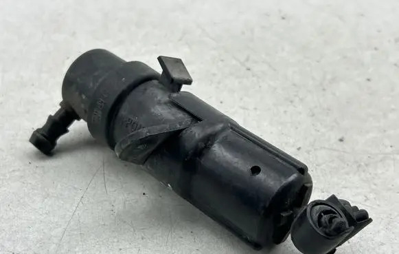 BMW 7 E38 Headlight washer spray nozzle 7001949