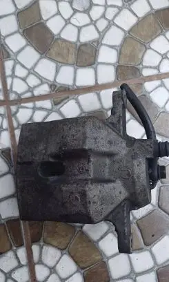 Lexus CT 200H Front brake caliper