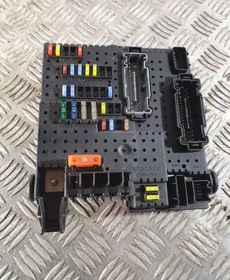 Volvo V70 Fuse module 30728512 28017881 00006173840
