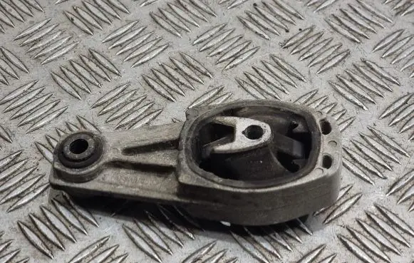 Citroen C3 Picasso Engine mount bracket 9673005780