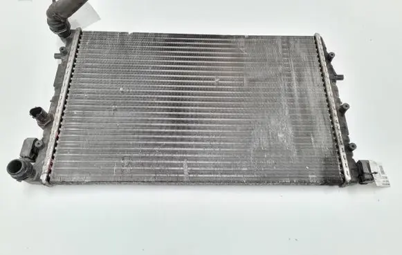 Volkswagen Polo IV 9N3 Coolant radiator 6Q0121253Q