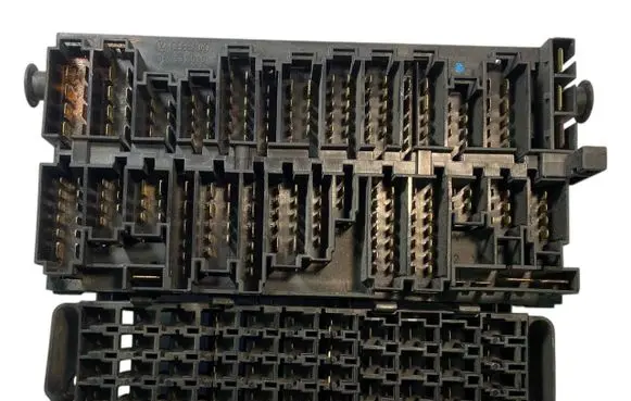 Volkswagen Transporter - Caravelle T4 Fuse module 357937039 357911253