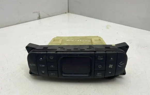 Mitsubishi Carisma Climate control unit MR398016