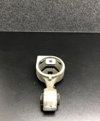 Nissan Murano Z51 Engine mount bracket