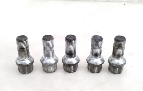 Volkswagen Golf VIII Nuts/bolts 
