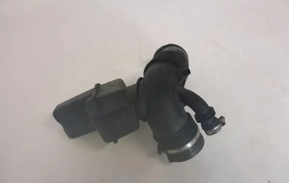 BMW 5 E60 E61 Intake resonator 7521035