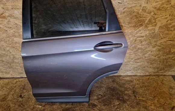 Honda CR-V Rear door