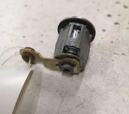 Citroen Berlingo Front door lock (next to the handle)
