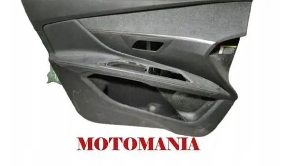 Peugeot 5008 II Front door card panel trim 1869215x