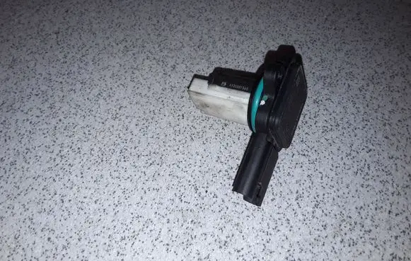 BMW 5 E60 E61 Mass air flow meter 7520519