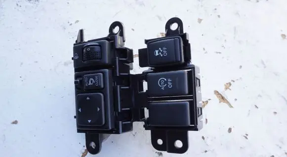 Nissan Juke I F15 Tailgate/trunk/boot open switch 