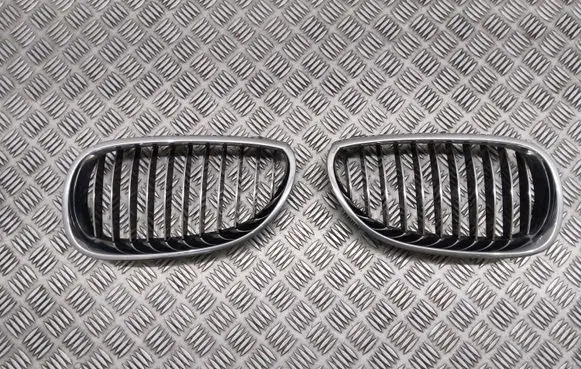 BMW 5 E60 E61 Front bumper upper radiator grill 7065702 7065701
