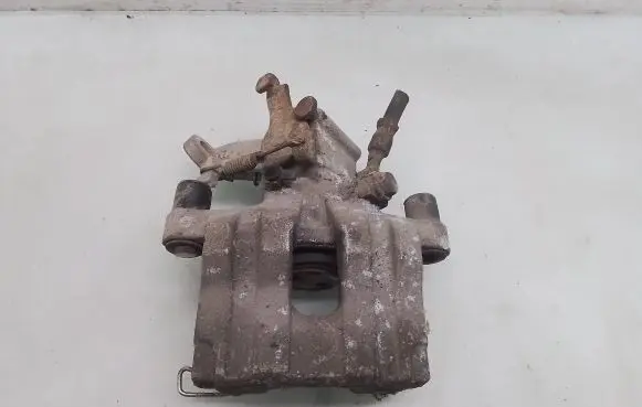 Nissan Primera Rear brake caliper
