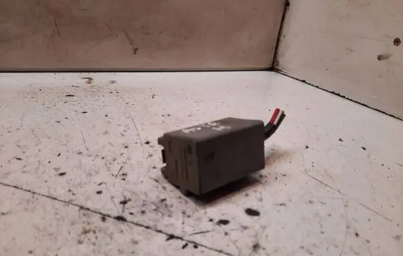 Coolant fan relay