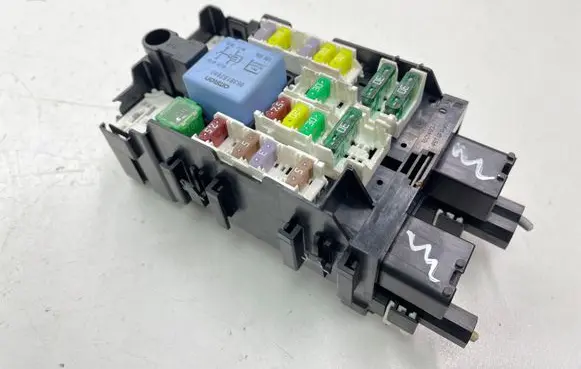 Citroen DS4 Fuse module 9665492680 018014781
