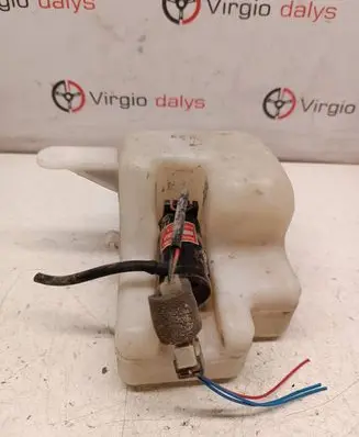 KIA Carens I Windshield washer fluid reservoir/tank