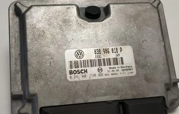 Volkswagen PASSAT B5 Engine control unit/module 038906018P