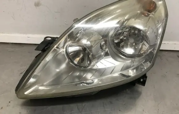 Opel Zafira B Headlight/headlamp 13260842
