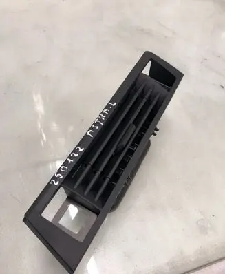 Opel Astra L Dash center air vent grill 9840073980