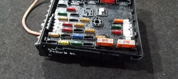 Volkswagen PASSAT B6 Fuse box set 3c0937125 6359-2777