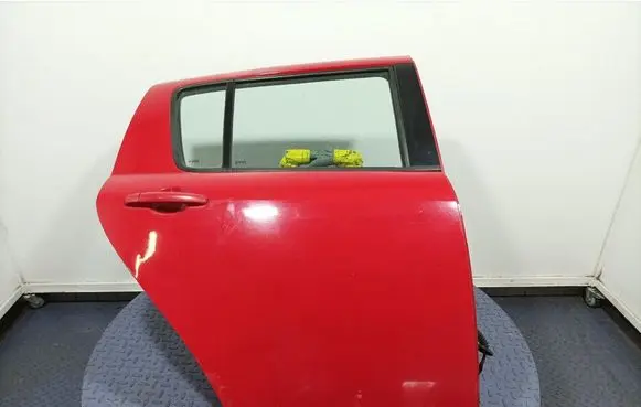 Suzuki Swift I Rear door 