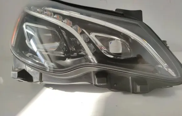 Mercedes-Benz E C207 W207 Headlight/headlamp A2079064400 1X01109166