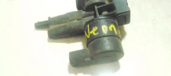 Audi A8 S8 D3 4E Turbo solenoid valve a4669475