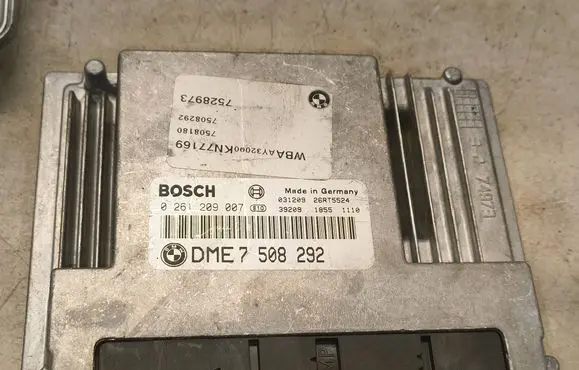 BMW 3 E36 Engine control unit/module 26RT5524 0261209007 7508292