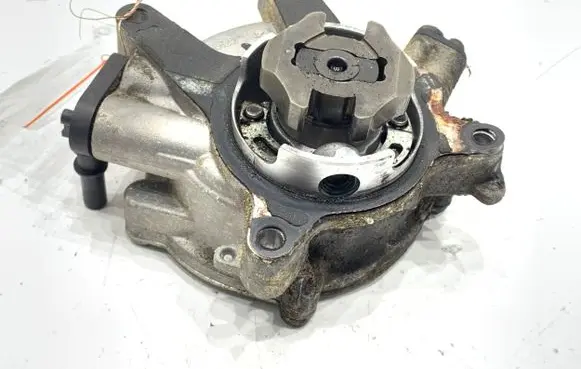 Opel Zafira C Vacuum pump 70430807