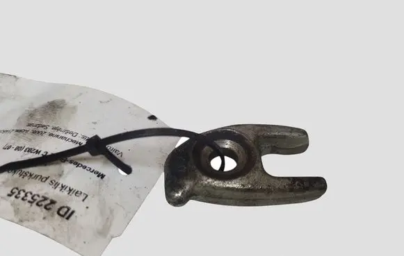 Mercedes-Benz A W176 Fuel Injector clamp holder