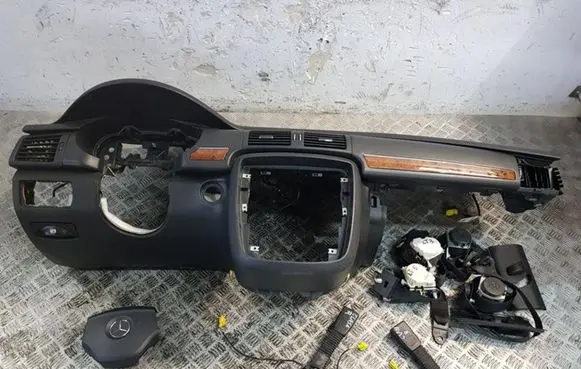 Mercedes-Benz R W251 Dashboard