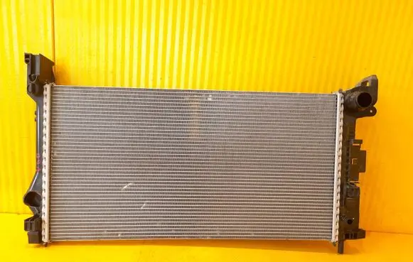 Volvo V60 Coolant radiator 32224829 31218017