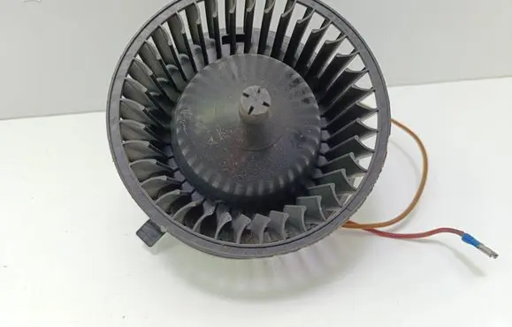 Volkswagen Golf III Heater fan/blower 3137020021