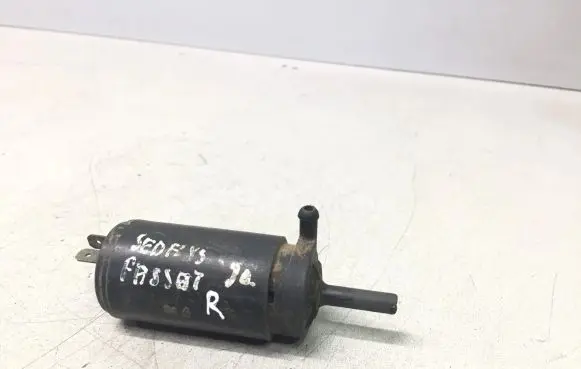 Volkswagen PASSAT B3 Windscreen/windshield washer pump